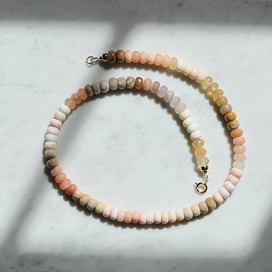 Stone Cache Gemstone Necklace "Seashell"