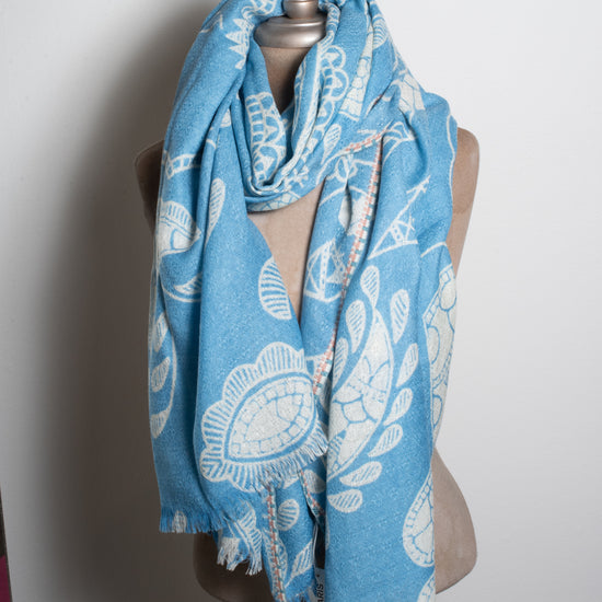 Épice "GW 2487" Leaf Stole/Scarf (sky blue)